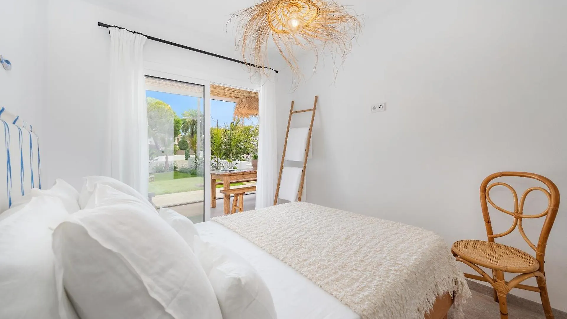 Isabella Beach Αλκούδια Ισπανία